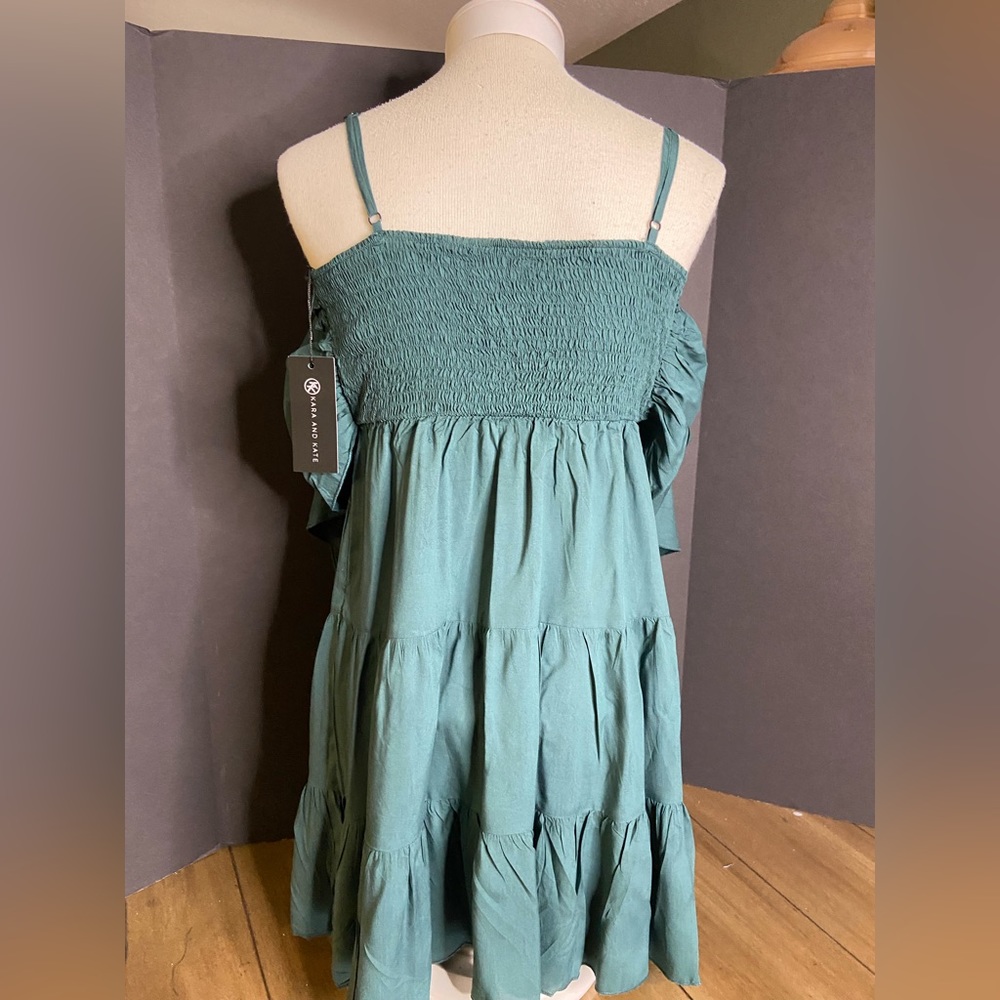 Beautiful Kara and Kate size small blouse